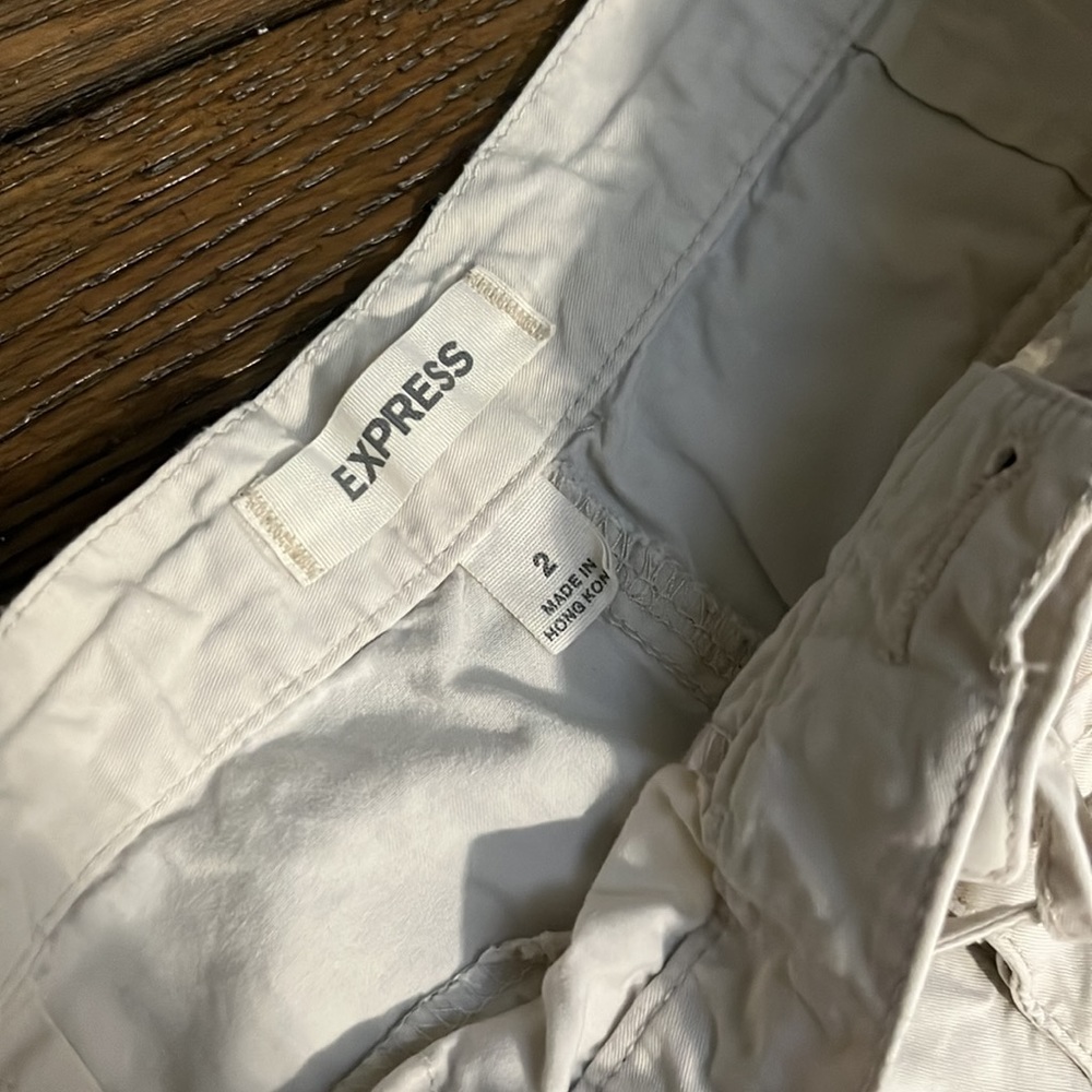 Express Shorts - Picture 5 of 7